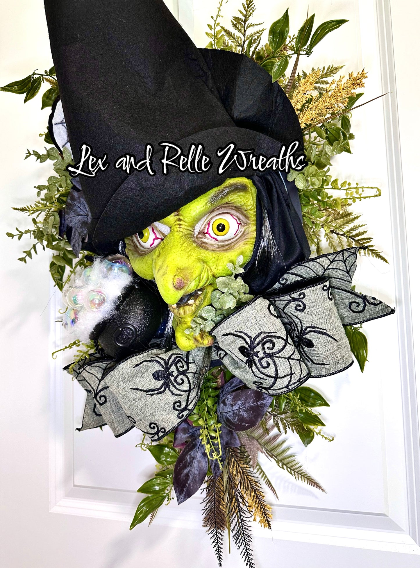 Scary Green Witch Wreath with Bubbly Cauldron